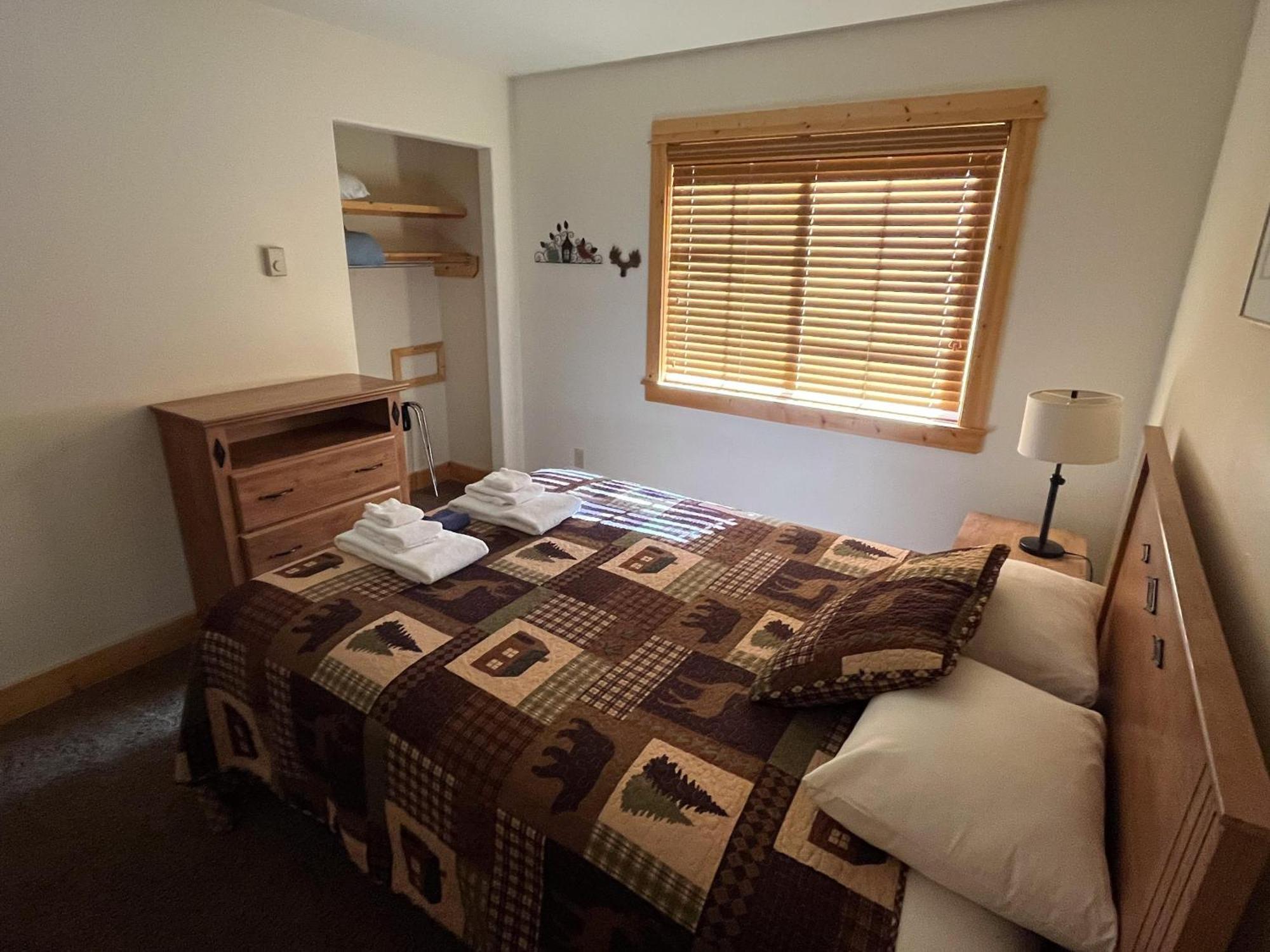Cabin 28 Almont 外观 照片